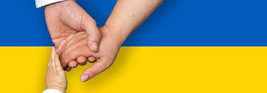 bandiera ucraina e mani
